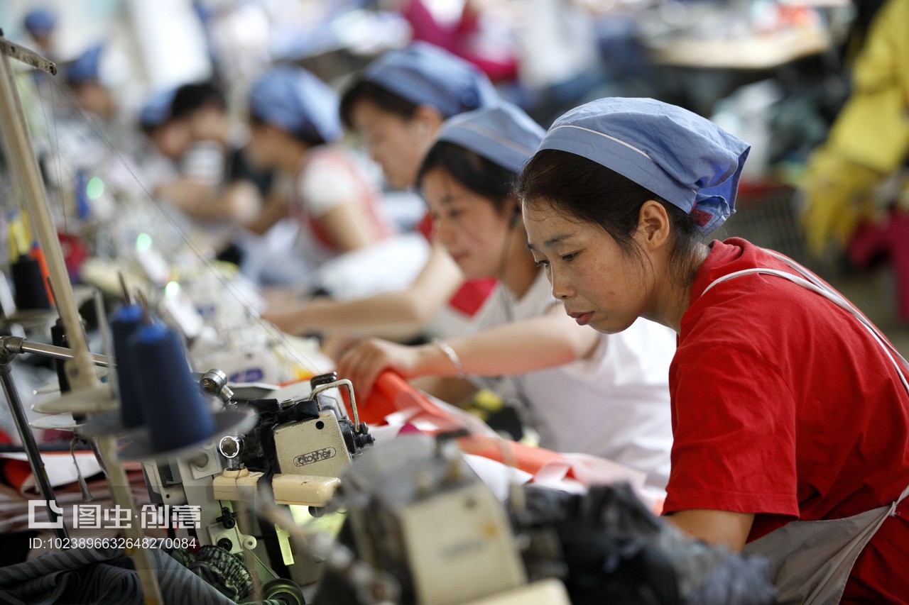 縫紉機(jī)前的“國(guó)際訂單” 淮北秋艷服裝廠女工的奮斗剪影